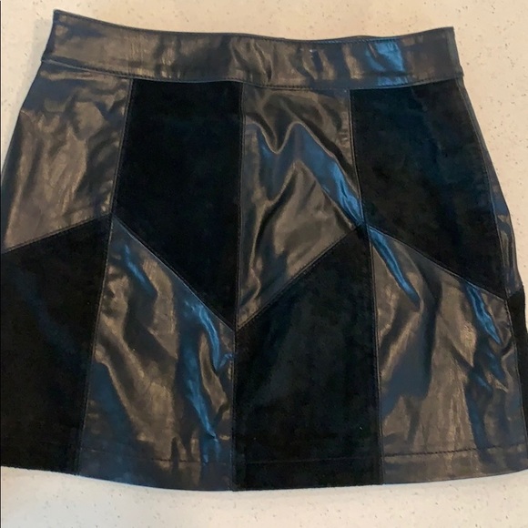 Pleather/suede patterned button down skirt - Picture 3 of 4